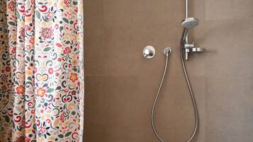 Shower, bidet, towels