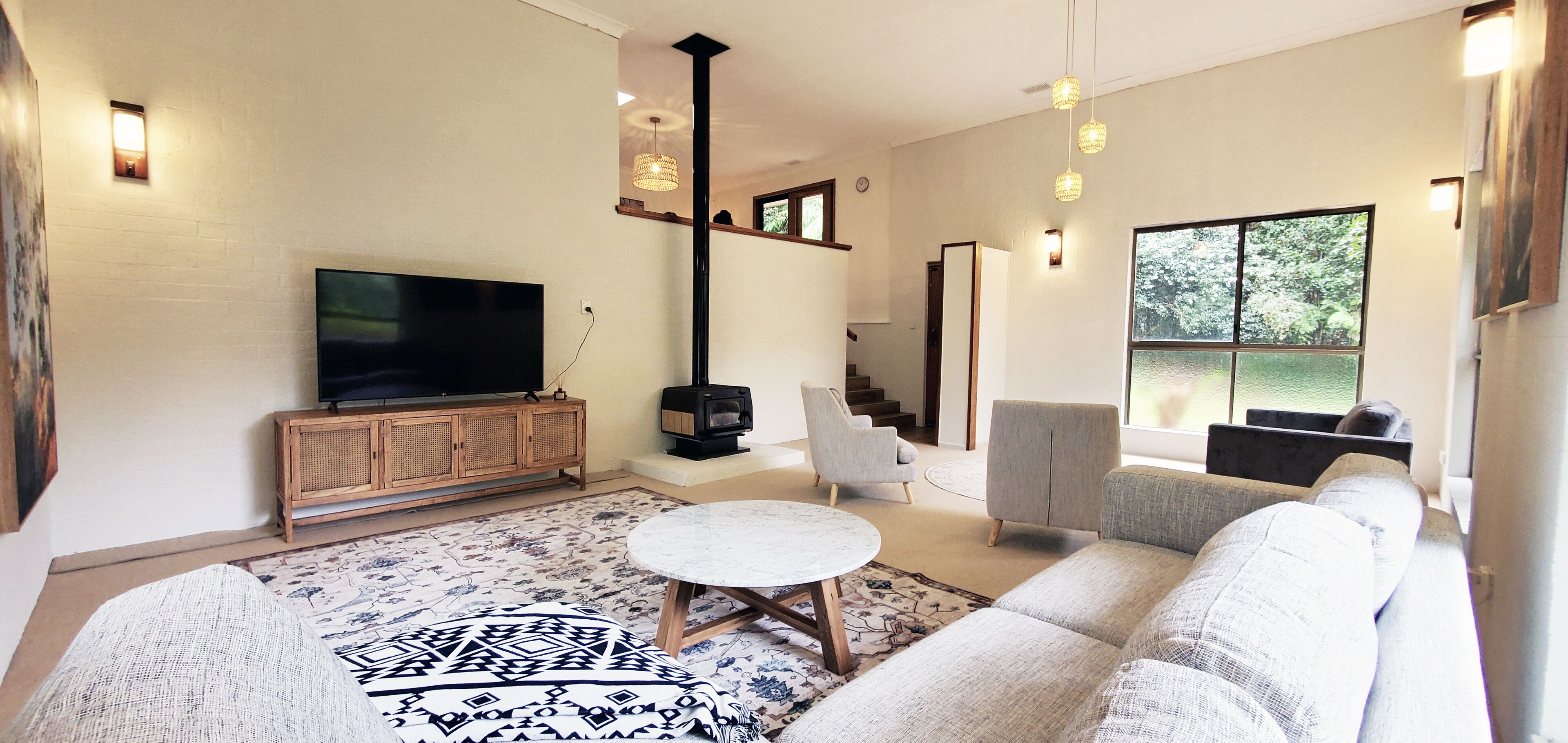 2 Minutes Walk to Waterfall.