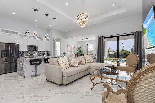 Villa Del Sol Vacation HEATED Pool home with outdoor TV and work, office room.