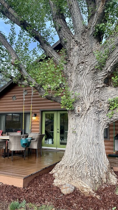 Cozy Cabin - Great Walkable Location in the Heart of Pinetop! 
