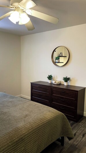 5 chambres, lit de bébé portatif, Wi-Fi, literie fournie