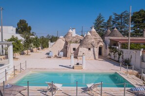 Pool - Romantic trulli with relaxation area, whirlpool, sauna, and private pool (Monopoli)