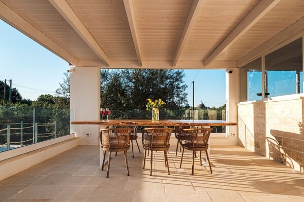 Outdoor dining
