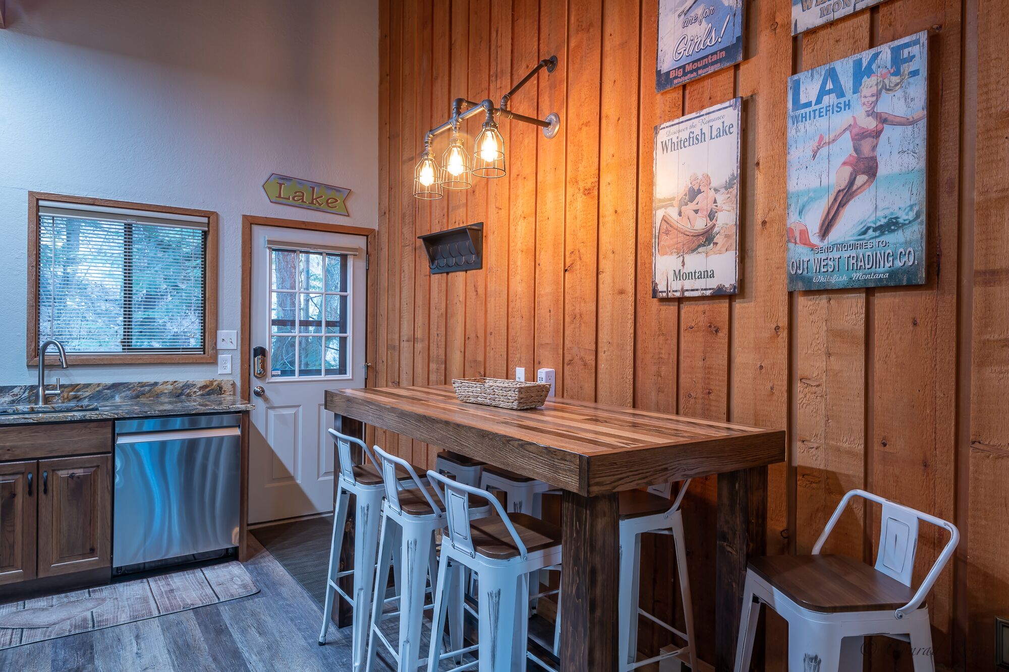 New Peaceful Condo in Whitefish with King Bed, hot tub and pool!!