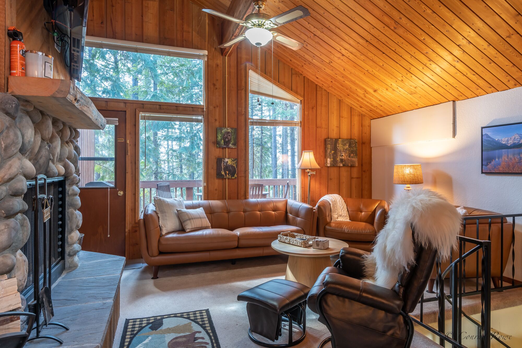 New Peaceful Condo in Whitefish with King Bed, hot tub and pool!!