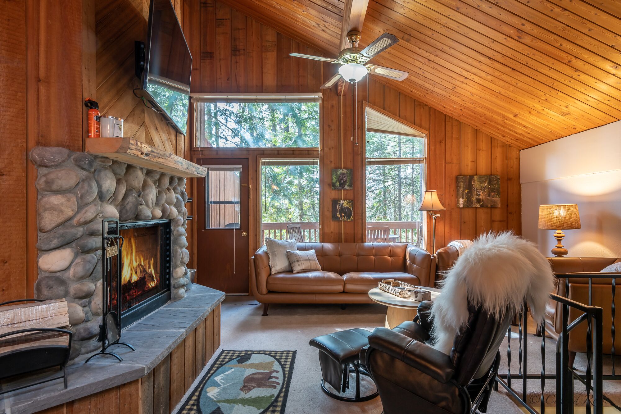 New Peaceful Condo in Whitefish with King Bed, hot tub and pool!!