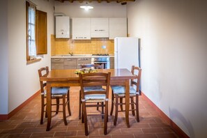 Oven, stovetop, coffee/tea maker - GuestHost - Ginestra-Chianti Cozy Flat with Private Parking! (Asciano)
