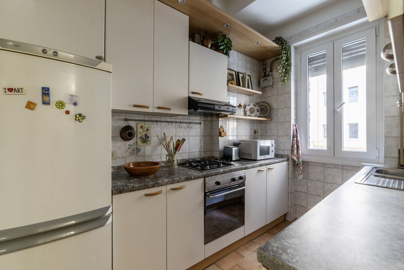 Micro-ondes, four, plaque de cuisson