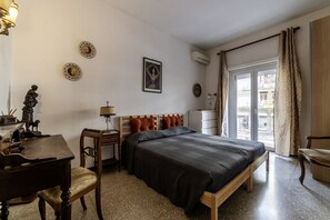 2 bedrooms, iron/ironing board, Internet, bed sheets