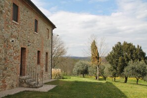 Unclassified image, 4 of 13, button - GuestHost - Lavanda-Chianti Studio with Garden&Parking! (Asciano)