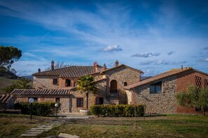 Unclassified image, 2 of 13, button - GuestHost - Lavanda-Chianti Studio with Garden&Parking! (Asciano)