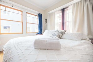 2 habitaciones, tabla de planchar con plancha, wifi y ropa de cama
