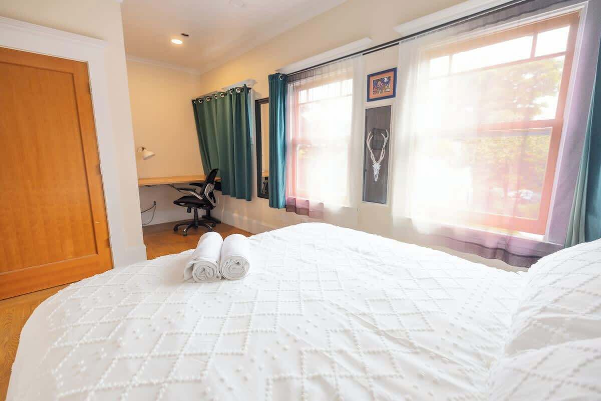 2 makuuhuonetta, silitysrauta/-lauta, Wi-Fi, vuodevaatteet