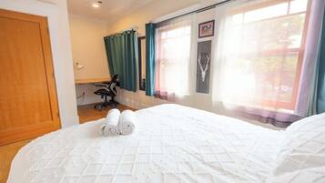 2 makuuhuonetta, silitysrauta/-lauta, Wi-Fi, vuodevaatteet