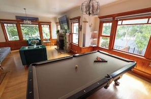 Game room - Luxury Elmwood–Rockridge Flat w/ Hot Tub (Berkeley)