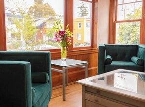 Interior - Luxury Elmwood–Rockridge Flat w/ Hot Tub (Berkeley)