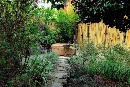 Terrace/patio. Luxury Elmwood–Rockridge Flat w/ Hot Tub