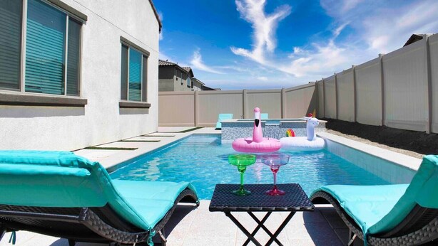 A heated pool - Modern Desert Oasis (Coachella)