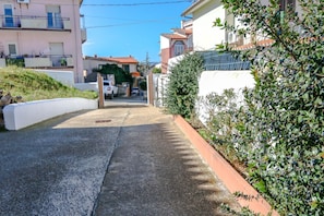 Property grounds - Casa Pia with pretty garden in Oliena (Oliena)