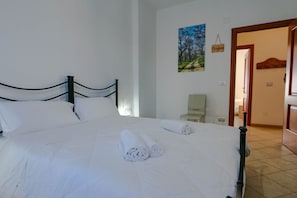 3 chambres, bureau, draps fournis