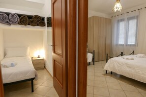 3 bedrooms, desk, bed sheets