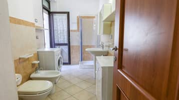 Shower, bidet, towels