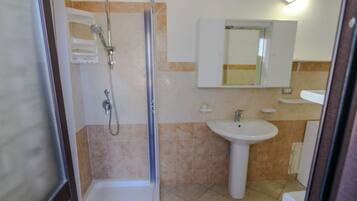 Doccia, bidet, asciugamani