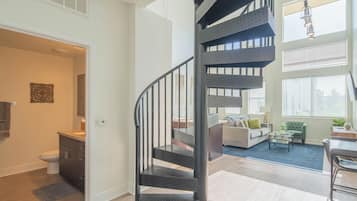 Superior Apartment | Bathroom | Combined shower/bathtub, free toiletries, hair dryer, bathrobes