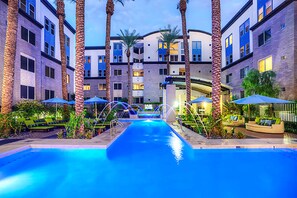 Outdoor pool, free pool cabanas, pool umbrellas - 1 BR Loft Views King Beds Shop Dine 4053 (Phoenix)