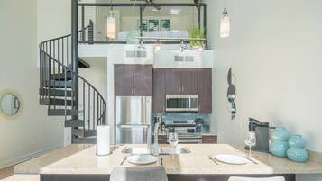 Apartemen Superior | Makan di kamar