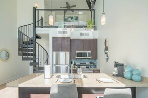 Superior Apartment | In-room dining - 1 BR Loft Views King Beds Shop Dine 4053 (Phoenix)