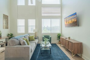 Superior Apartment | Living area | Smart TV - 1 BR Loft Views King Beds Shop Dine 4053 (Phoenix)