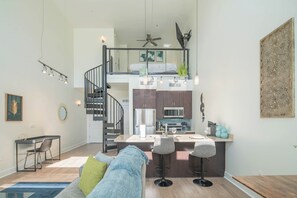 Superior Apartment | 1 bedroom, premium bedding, down comforters, memory foam beds - 1 BR Loft Views King Beds Shop Dine 4053 (Phoenix)