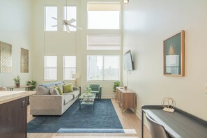 Superior Apartment | 1 bedroom, premium bedding, down comforters, memory foam beds - 1 BR Loft Views King Beds Shop Dine 4053 (Phoenix)