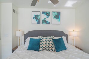 Superior Apartment | 1 bedroom, premium bedding, down comforters, memory foam beds - 1 BR Loft Views King Beds Shop Dine 4053 (Phoenix)