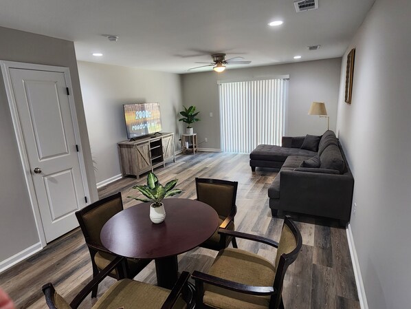 Interior - Lindsay's Lazy Getaway (Helen)