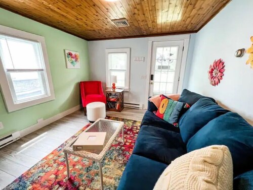 Love Shack Private Hot tub  steps to Jet/Town