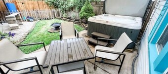Love Shack Private Hot tub  steps to Jet/Town