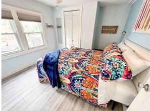 2 bedrooms, travel cot, WiFi - Love Shack Private Hot tub  steps to Jet/Town (Port Clinton)