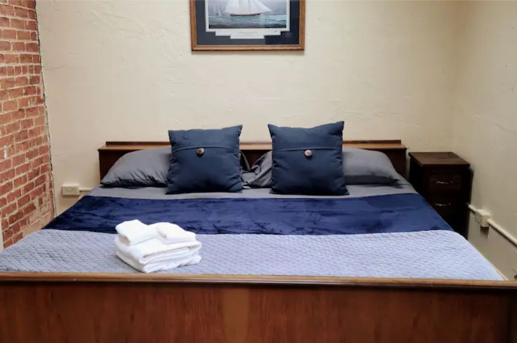 #2 Walk to the beach, restaurants, shops, museums 