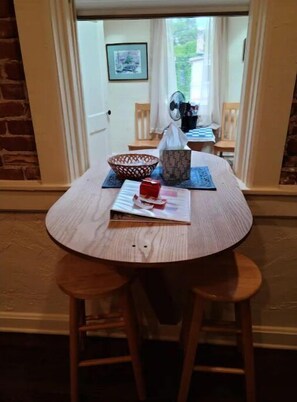 Dining - #2 Heart of Sturgeon-Bay, Walk to the beach, restaurants, bars, shops, museums  (Sturgeon Bay)