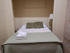 2 bedrooms, WiFi - #2 Heart of Sturgeon-Bay, Walk to the beach, restaurants, bars, shops, museums  (Sturgeon Bay)