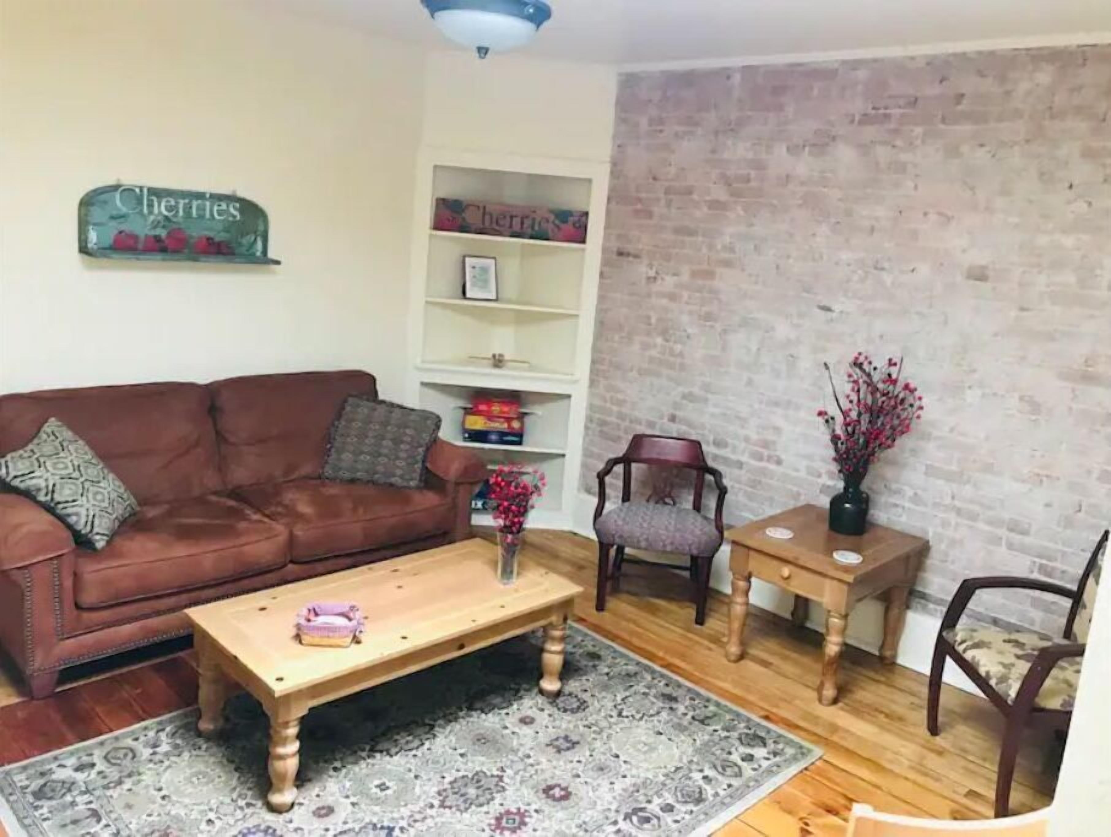 #2 Walk to the beach, restaurants, shops, museums 