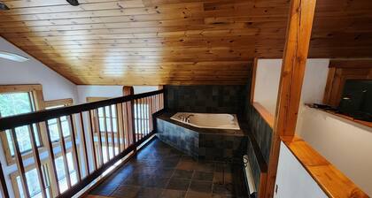 Cozy Couples Hideaway: Jetted Tub, Firepit, Deck