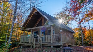 Front of property - Hampton Mountain Chalets (Hampton)