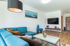 TV - Villa with pool (Pula)