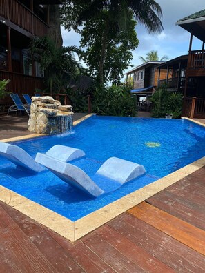 Pool - The Wave @ The Blue Bahia Resort in Sandy Bay (Roatan)