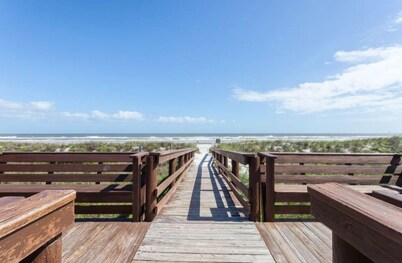 Ocean & Racquet 5116