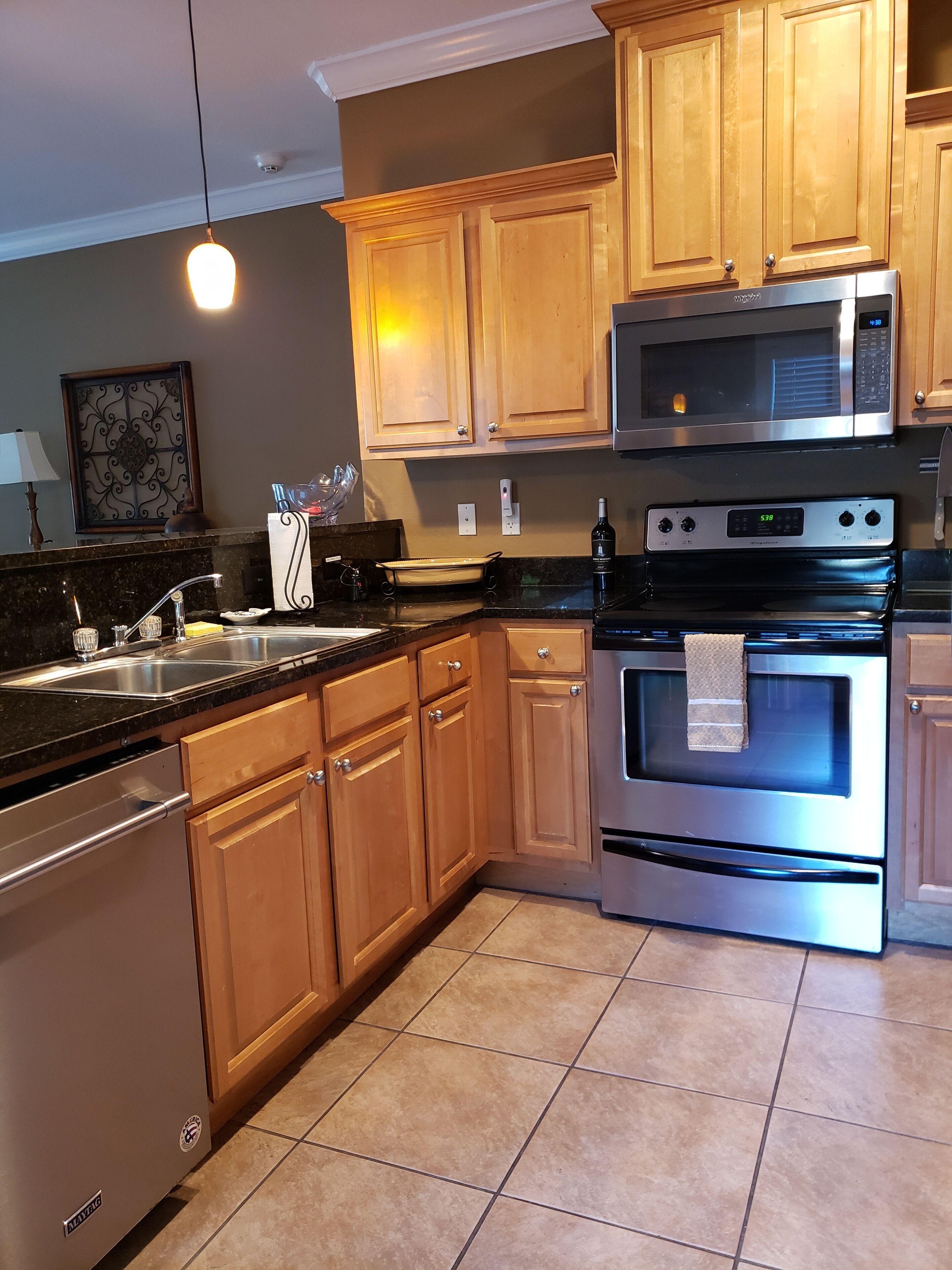 Peaceful, laid-back beach house: quiet neighborhood/ping pong/screened porch