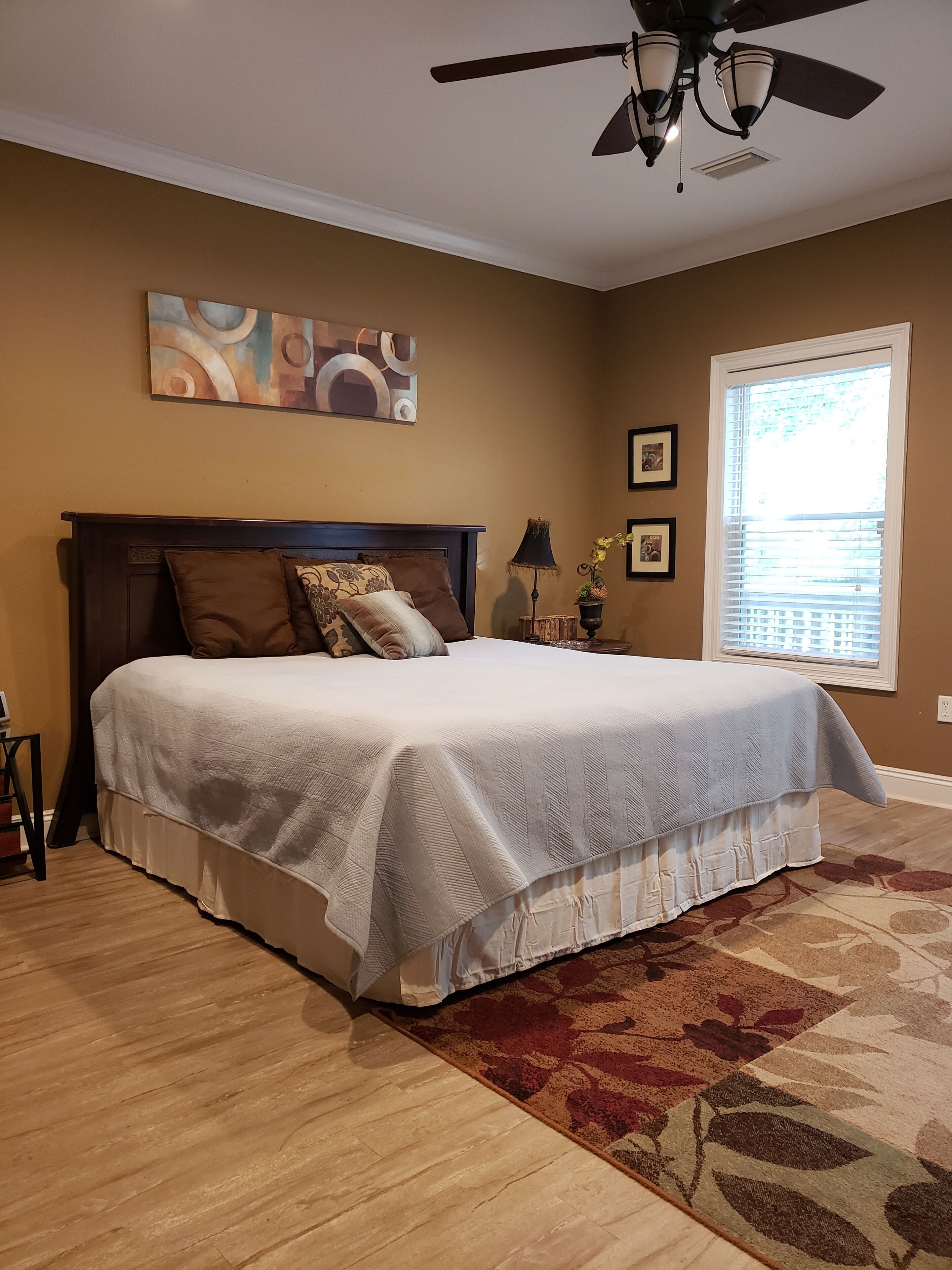 Peaceful, laid-back beach house: quiet neighborhood/ping pong/screened porch